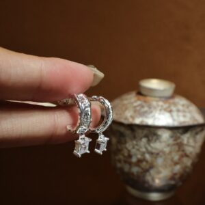 Pure silver C-shaped zircon earrings - Image 4