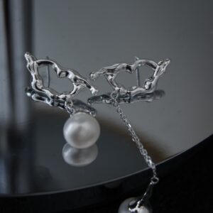 S925 silver round pearl asymmetrical earrings - Image 1