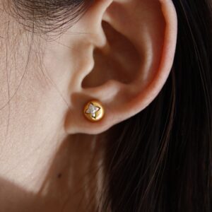 Wire-wrapped star-shaped stud earrings - Image 4