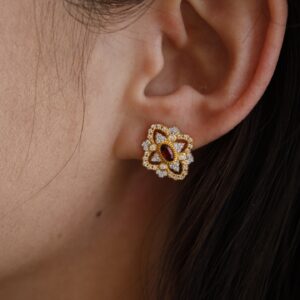 Four-leaf clover ruby stud earrings - Image 2