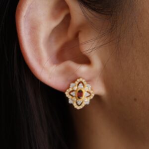 Four-leaf clover ruby stud earrings - Image 5