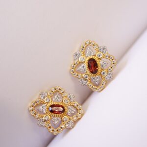 Four-leaf clover ruby stud earrings - Image 10